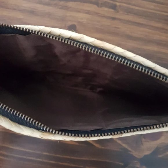 Vintage Set of 2 Handmade Raffia Straw Wicker Bags with Flower Design - Picture 8 of 8